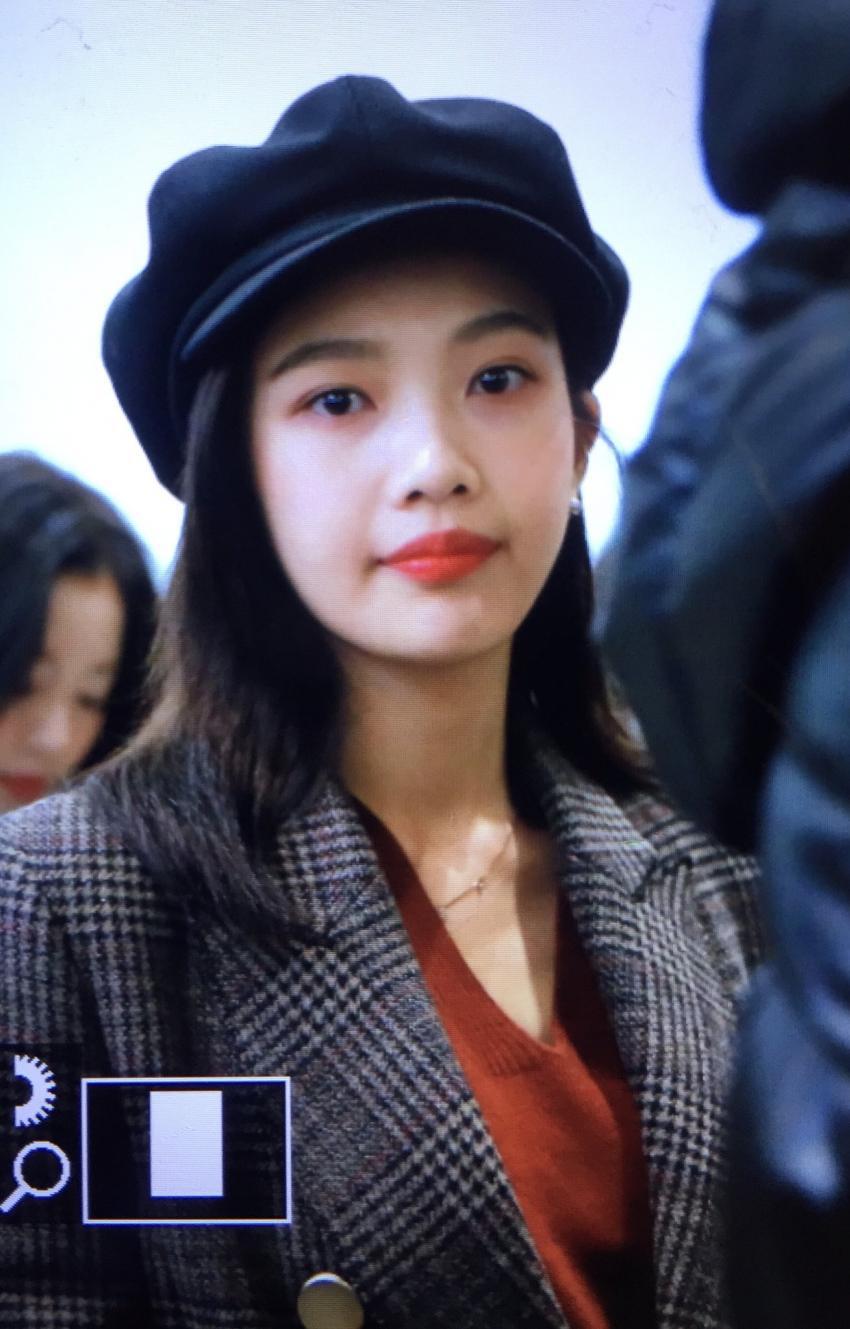 오전에 따숩게 옷 챙겨입고 출국한 레드벨벳 공항 프리뷰 | 인스티즈
