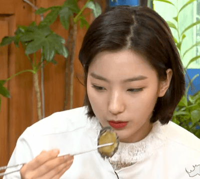 잘 먹는 이새롬.gif | 인스티즈