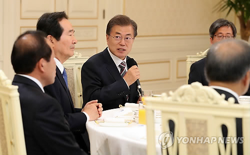 문재인 대통령님과 5부 인사 오찬.jpg | 인스티즈