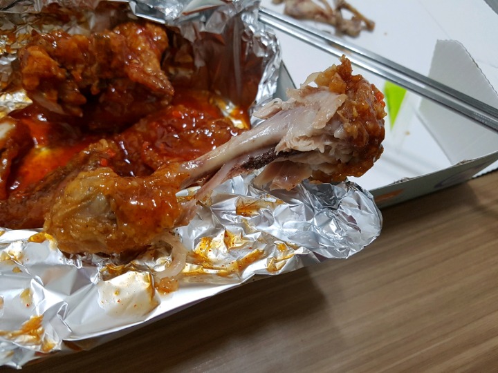 내가 닭다리를 다먹었을때 남는 뼈의 모습은?? (고르기) | 인스티즈