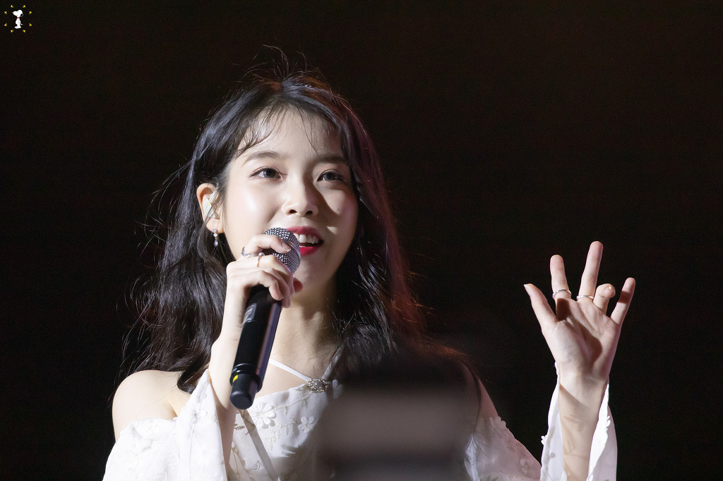 190517 아이유 dlwlrma - 금요일에 만나요 + 삐삐 + 봄 사랑 벚꽃 말고 + 너의 의미 + 좋은 날+ 레옹 + 팔레트 + 밤편지 연세대 아카라카 | 인스티즈