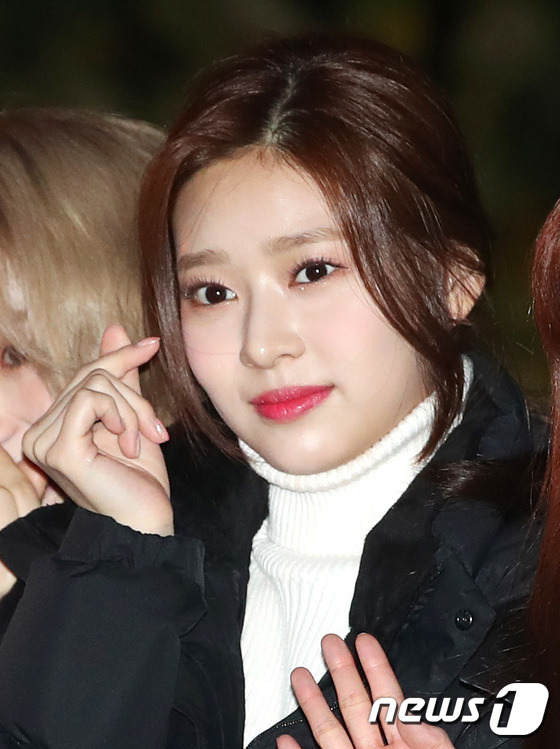 외모는 유잼인 고등학생 아이즈원 김민주.jpgif | 인스티즈