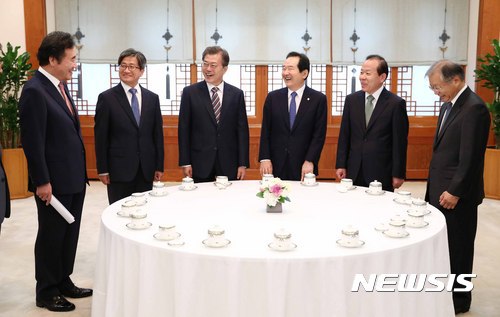 문재인 대통령님과 5부 인사 오찬.jpg | 인스티즈