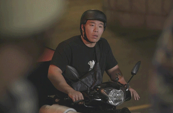 [최강배달꾼] 아무것도 안하고 도둑맞은 오토바이 다시 찾는 남주의 미친인맥.gif | 인스티즈