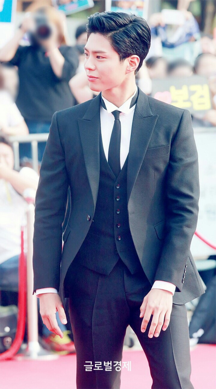 남배우치고 다양한 코디 시도하는 박보검 스타일리스트.jpg | 인스티즈