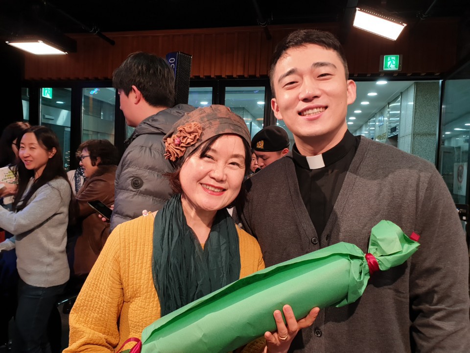 평화살롱 이미지