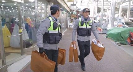 어르신들 영정사진 찍어 드리기로한 이정진 순경 | 인스티즈