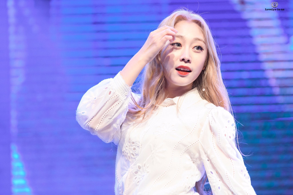 [러블리즈] 같이 여행가기로 한 형에게 일이 생겨서 여행이 취소되서 지수 | 인스티즈