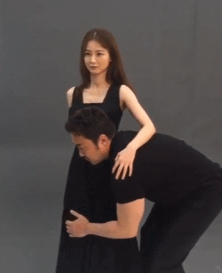 마동석 팔뚝에 올라탄 정유미.gif | 인스티즈