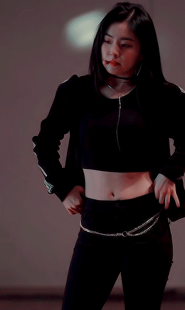 크롭탑 입은 레드벨벳 아이린.gif | 인스티즈