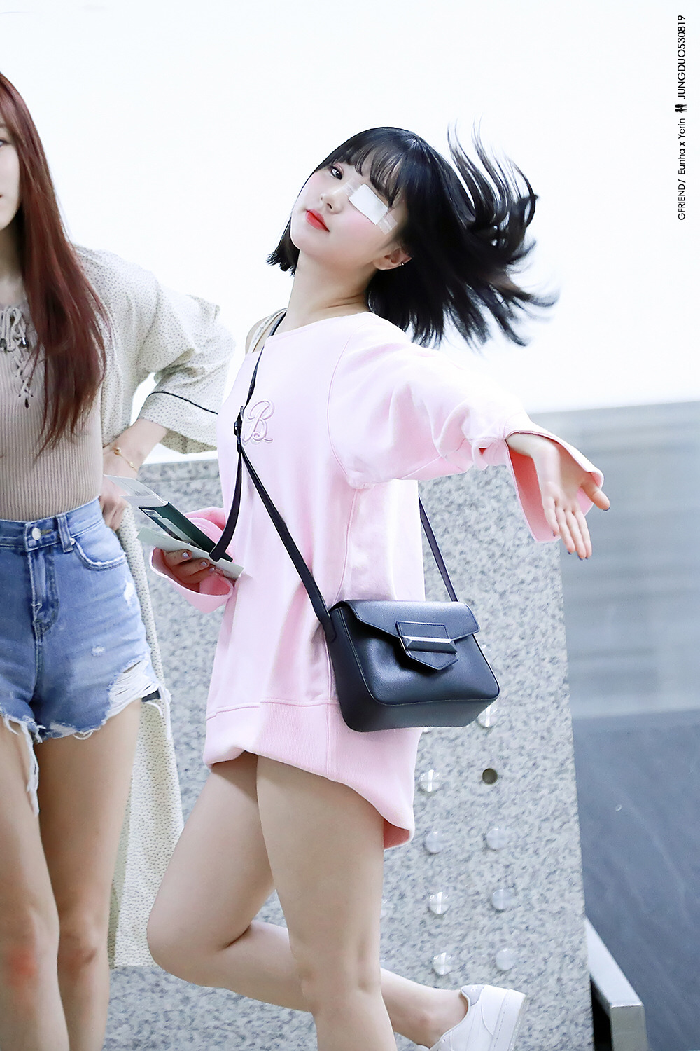 [여자친구] 주문한 와칸다 여권 케이스가 도착해서 은하 | 인스티즈